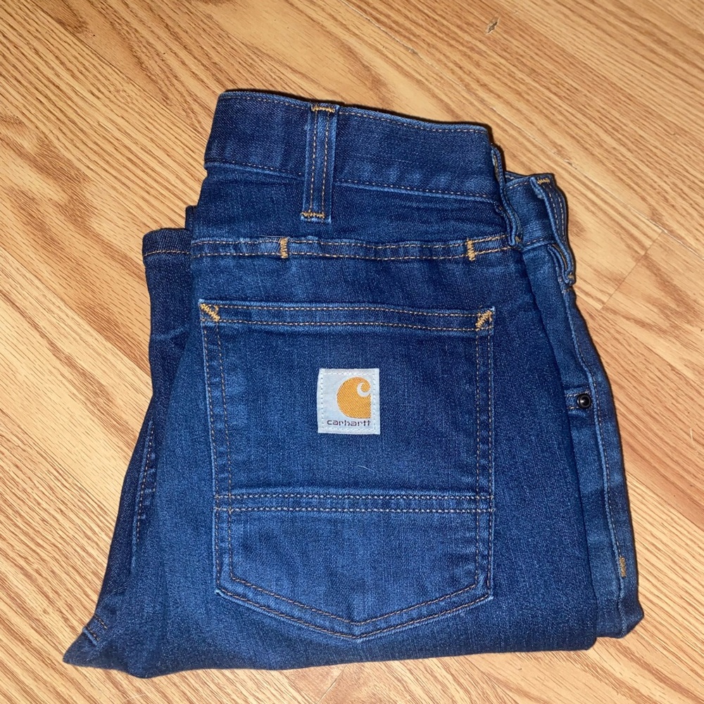 SOLD
Carhartt women’s straight leg jeans, size 30x30. These are like new